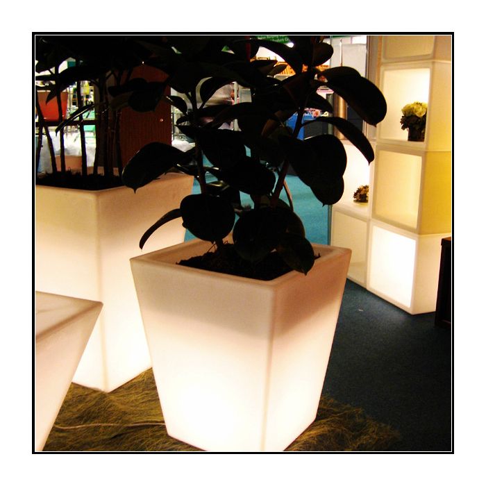 Oplaadbare Bloempot  55 cm LED RGB inclusief Afstandsbediening - Funnylights Taurus Tuinlamp