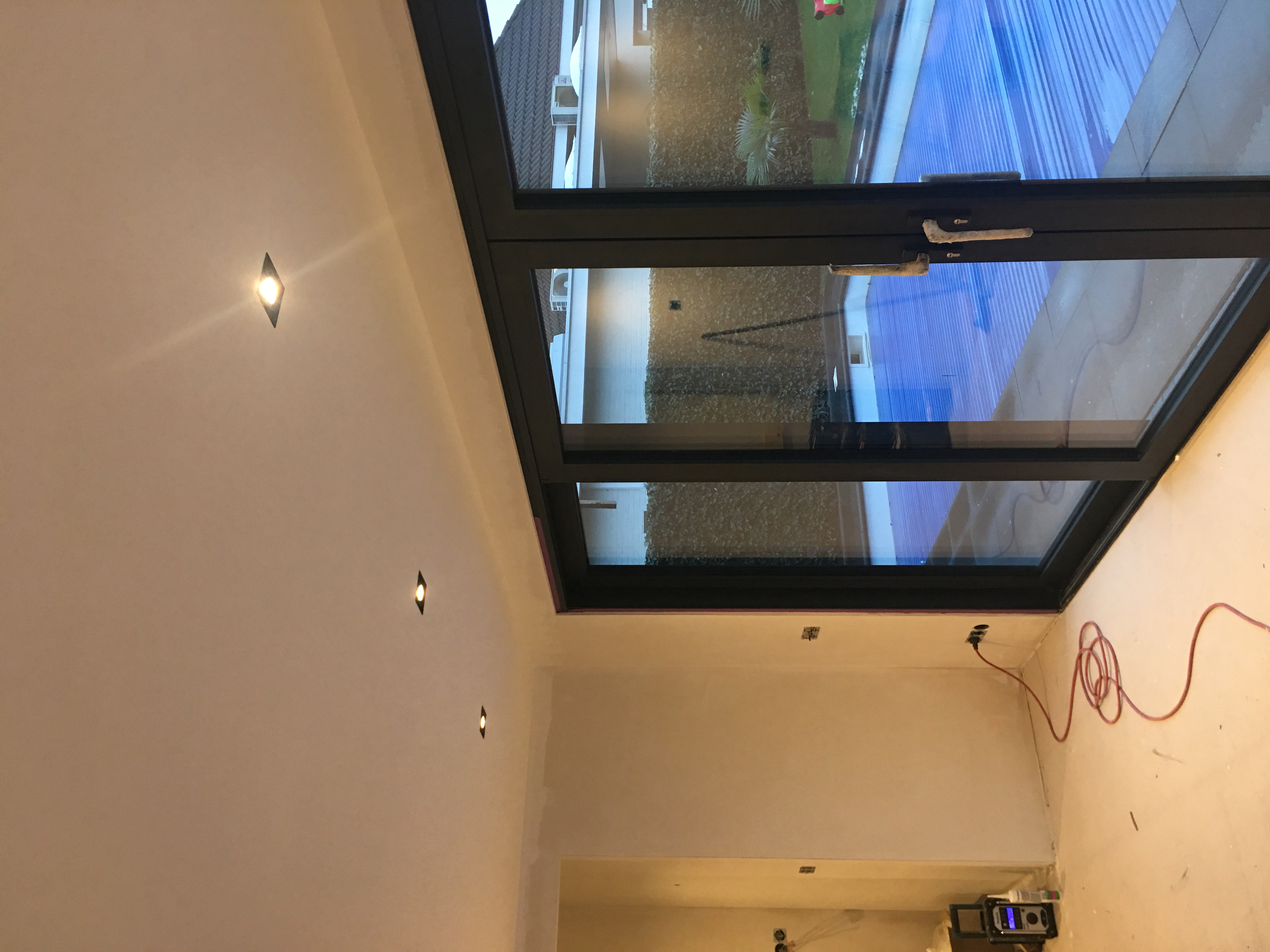 LED inbouwspots in een modern plafond
